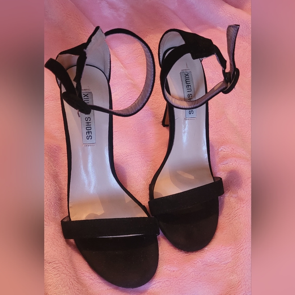 SZ 8.5 Strap Heels